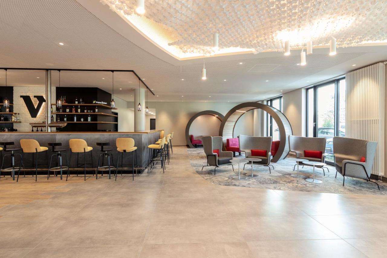 Novotel Airport Hotel 4*